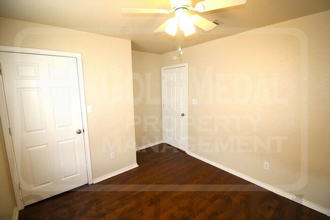 Building Photo - 3401 Barcelona Dr