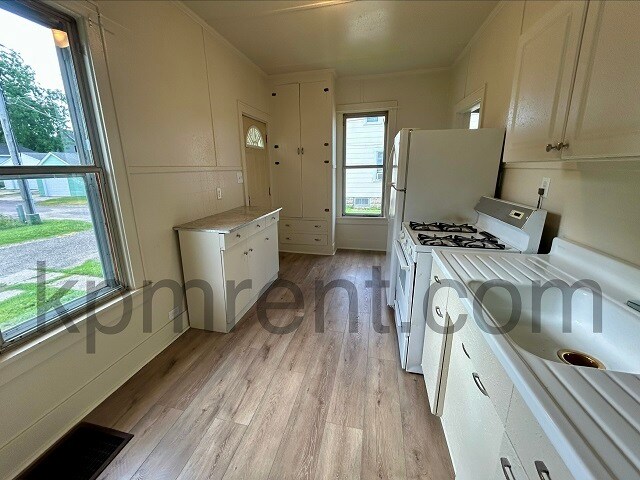Building Photo - 506 7th St NE