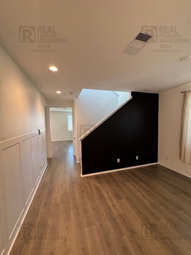 Building Photo - 2807 Moonshimmer St