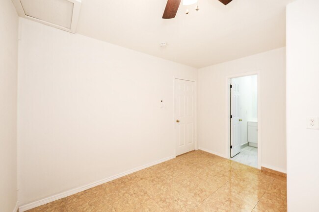 Building Photo - 1005 Andrew Ave