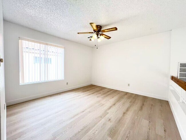 Building Photo - 10001 Dove Ridge Dr