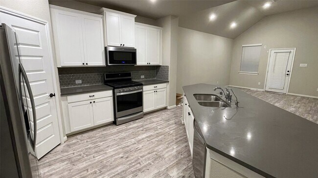 Building Photo - 5802 Golden Peak Ln