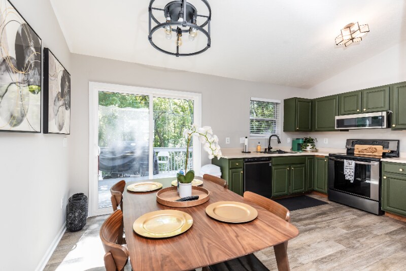 Building Photo - 868 Virginiabradford Ct