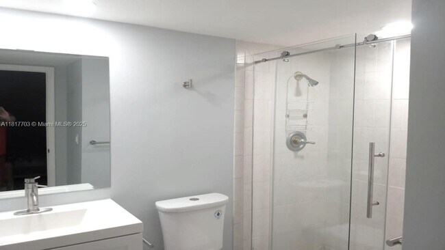 Building Photo - 200 Jacaranda Country Club Dr