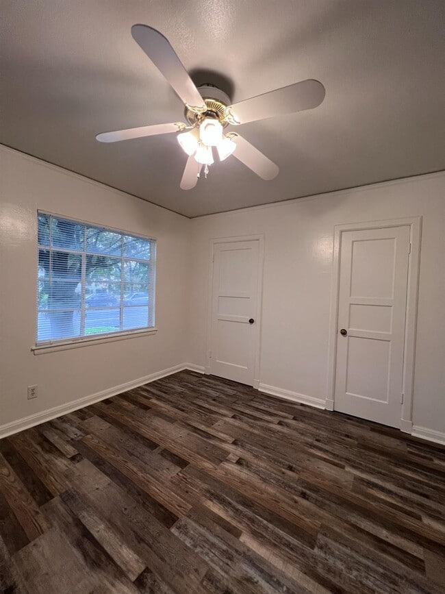 Building Photo - 1024 N Broadway St