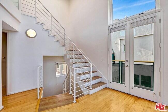 Building Photo - 811 21st St