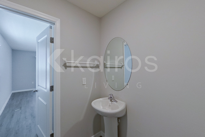 Building Photo - 8704 SW 44th Ct