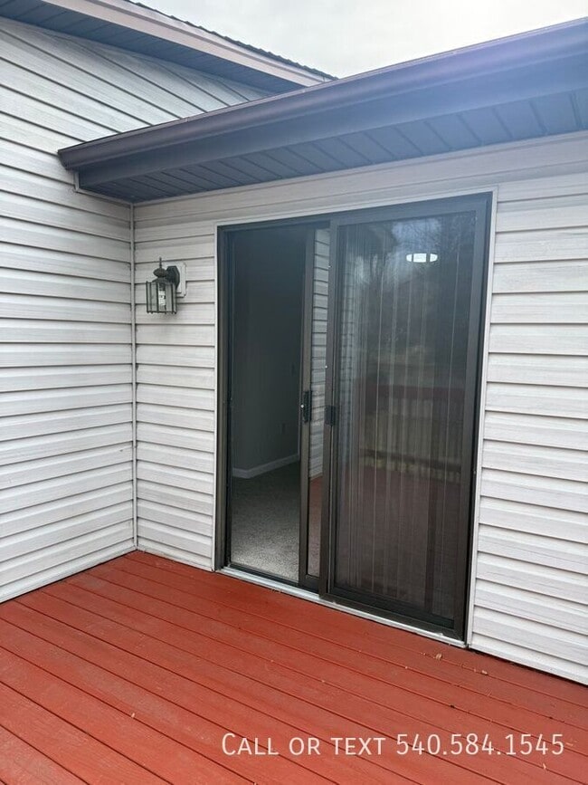 Building Photo - 5015 Pollyhill Ln