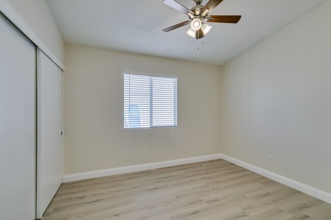 Building Photo - Stunning 3 bedroom, 2 bathroom house located in Silverado Ranch.