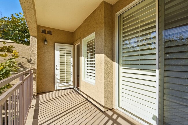 Building Photo - 22681 Oakgrove, 225