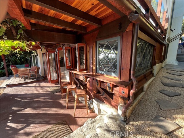 Building Photo - 845 Temple Hills Dr