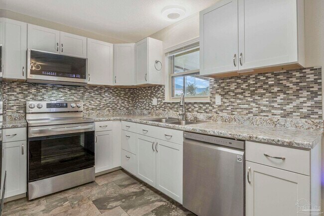 Building Photo - 2325 Merle Cir