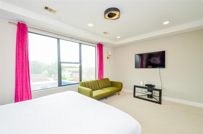 Building Photo - 3804 Leeland St