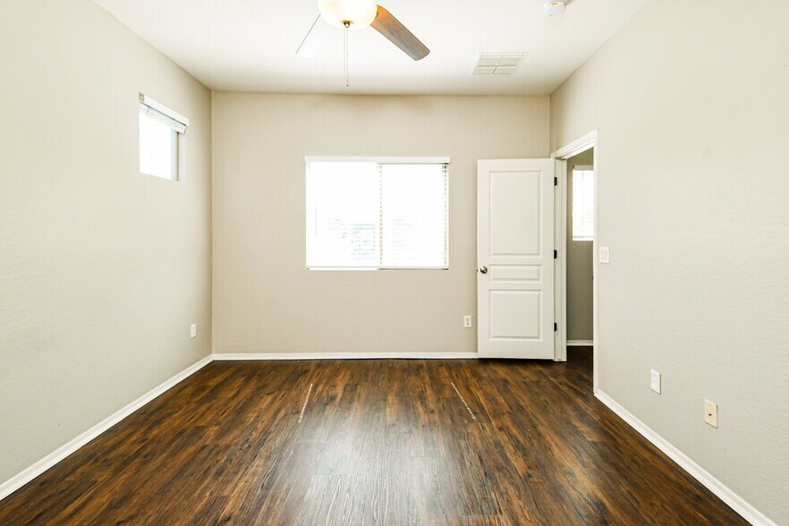 Building Photo - 311 S Travis