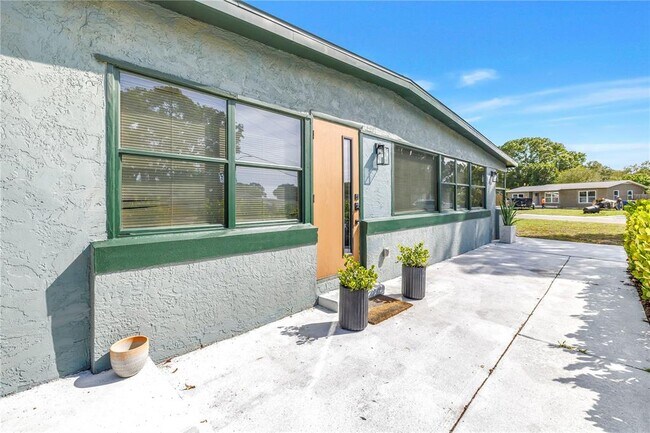 Building Photo - 7599 Meadowlawn Dr N