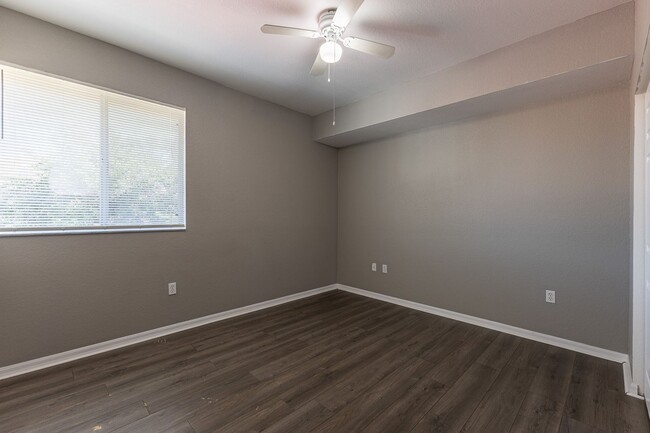 Building Photo - 6330 Aragon Way