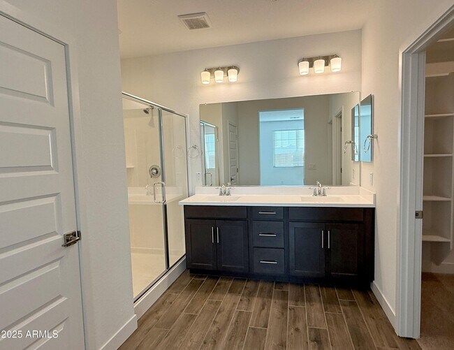 Building Photo - 10203 W Crittenden Ln