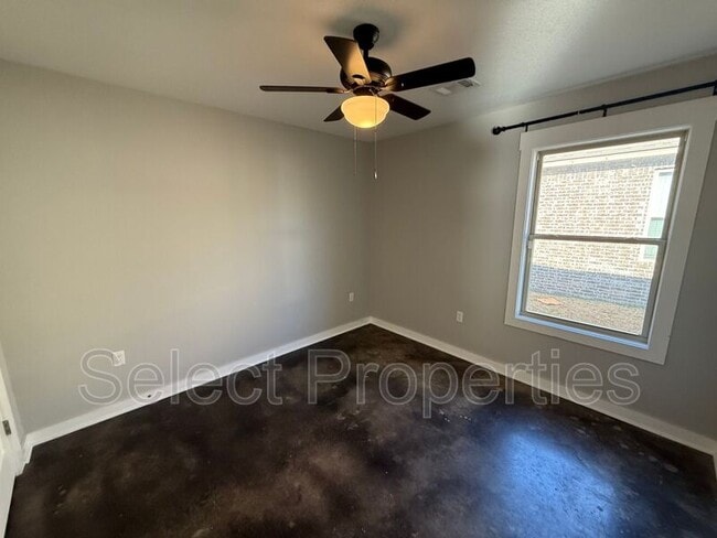 Building Photo - 263 Wolf Den Dr