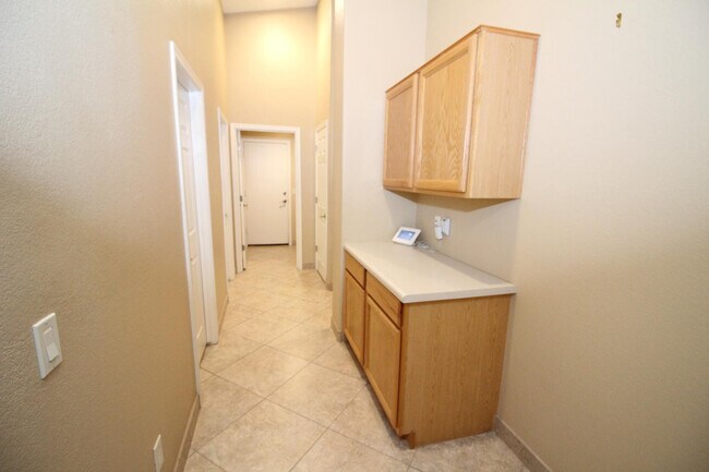 Building Photo - 5437 W Bluefield Ave