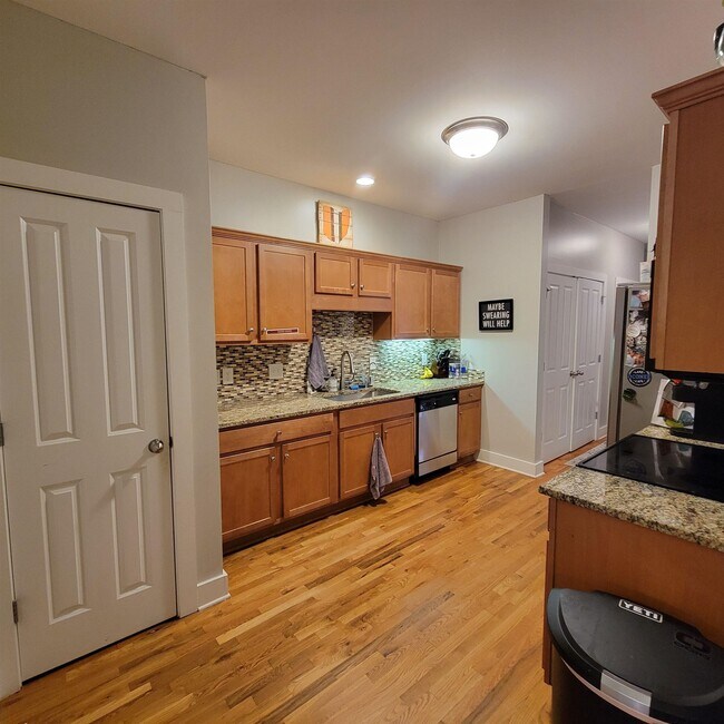 Building Photo - 1111 Surrey Ln