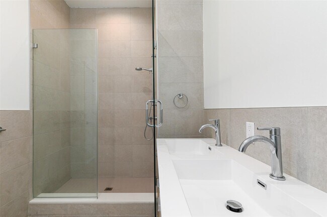 Building Photo - 200 Arno Dr