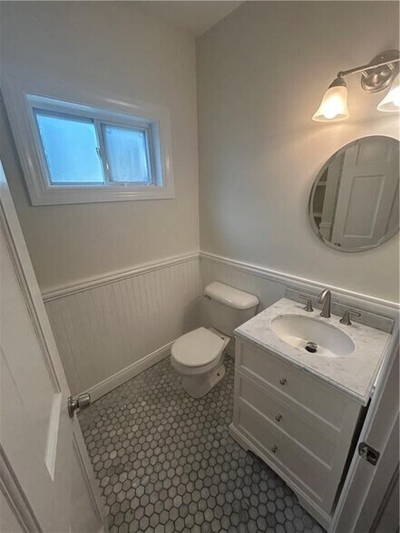 Building Photo - 6 Gladding Ct
