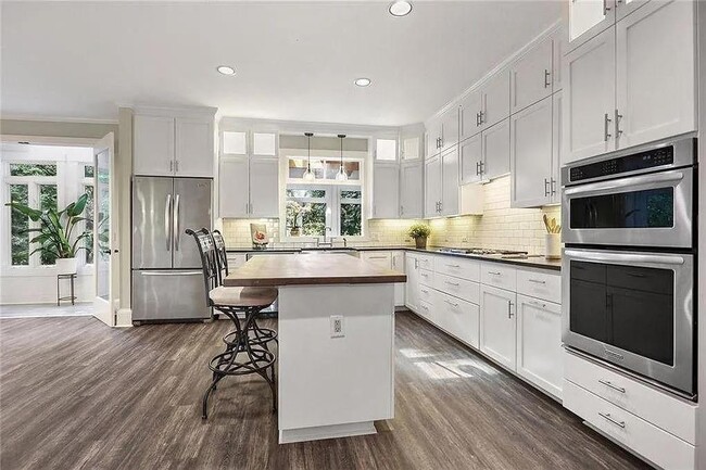 Building Photo - 930 Manchester Pl NW