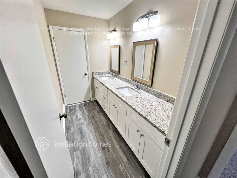 Building Photo - 5006 Stoney Point Cir
