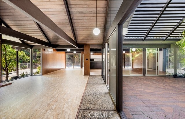 Building Photo - 4924 E Elsinore Ave