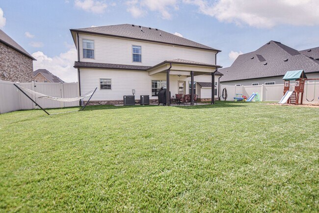 Building Photo - Pet Friendly Four Bedroom!