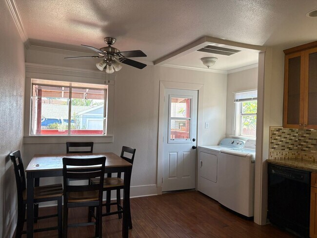 Building Photo - Lovely 2 bedrooms and 1 bathroom beach cottage in San Pedro