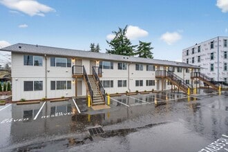 Building Photo - Woodstock Manor