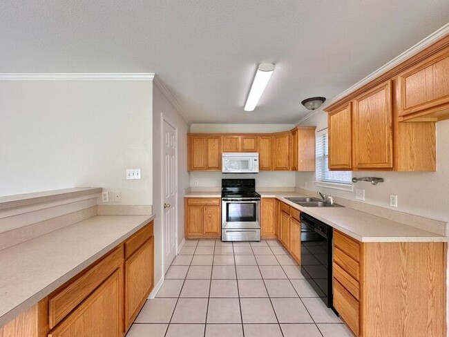 Building Photo - Available Now! Spacious 3 Bedroom 2 Bath D...