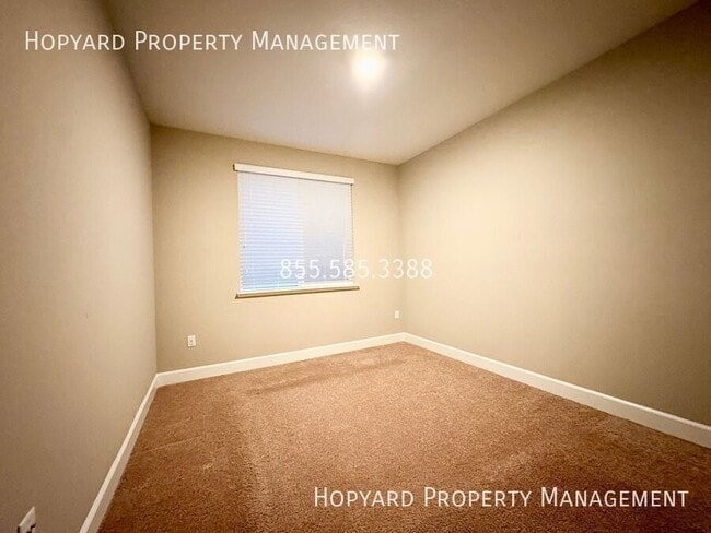 Building Photo - 5663 Daylily St