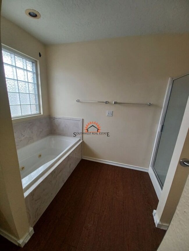Building Photo - Cozy 2 bedrooms 2 bathroom duplex.