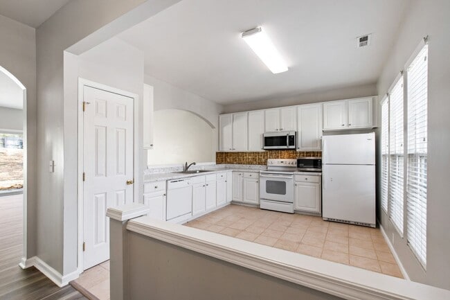 Building Photo - Beautiful End-Unit Townhome in Sought-After Breckenridge!