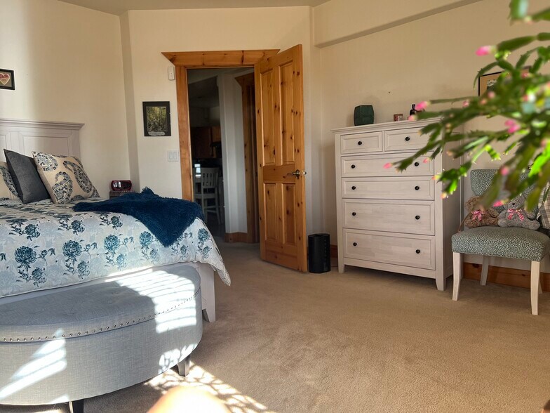 Building Photo - 24366 Cody Park Rd