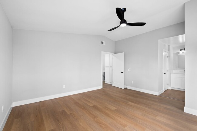 Building Photo - Move-In-Ready Townhome-Style Unit in Chula Vista!