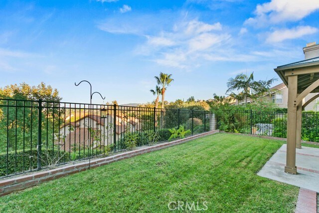 Building Photo - 6039 E Hackamore Ln