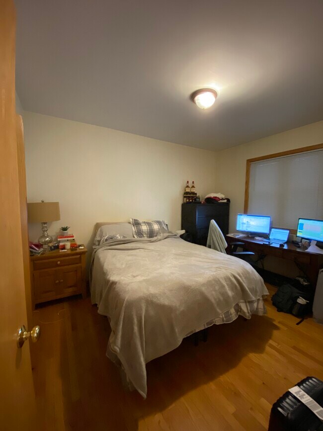 Building Photo - 3316 N Damen Ave