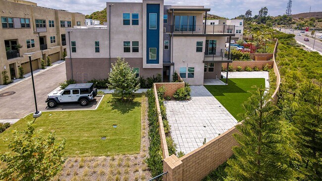 Building Photo - 2058 Hollyleaf Ter