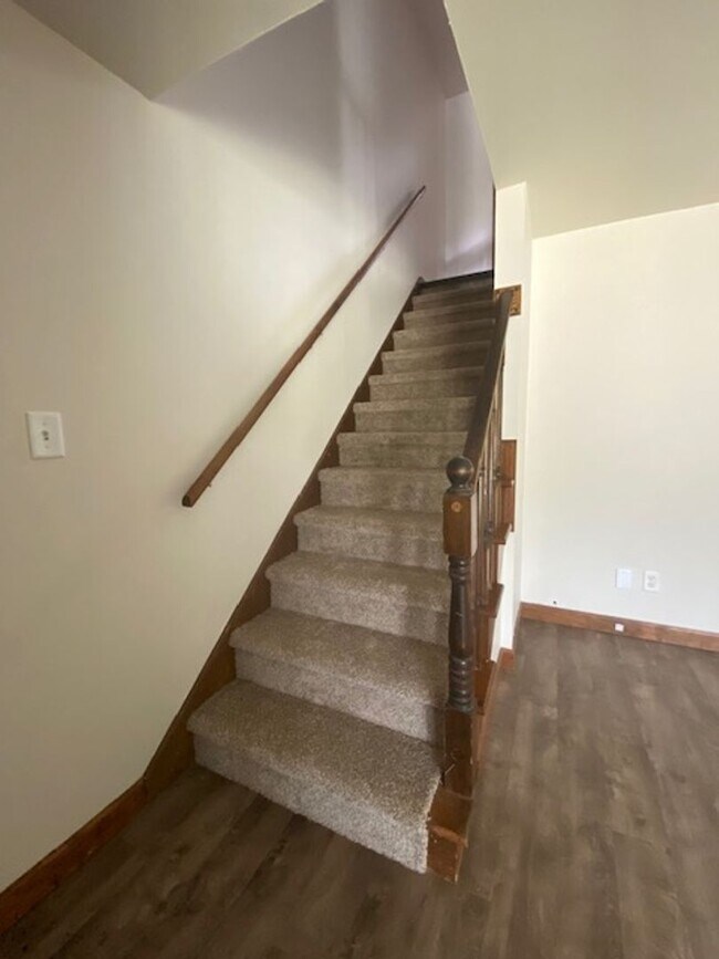 Building Photo - 2068 Terry Ln