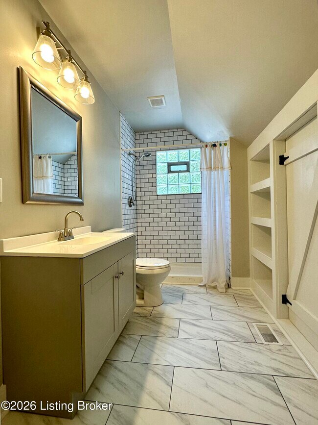 Building Photo - 1402 S 6th St