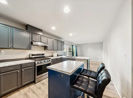 Building Photo - 1340 NW Redwing Dr