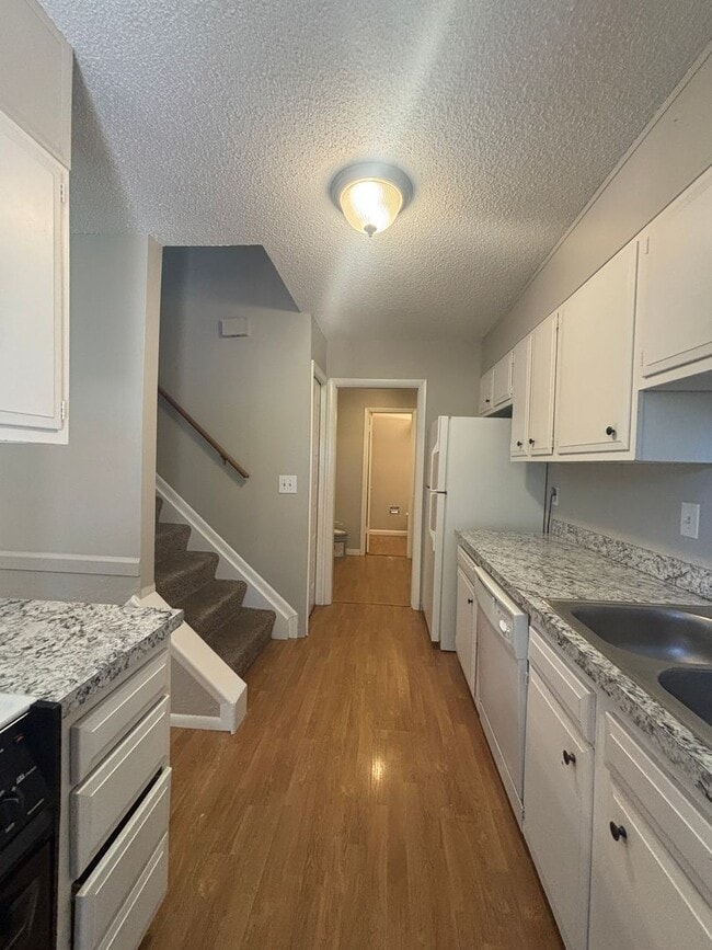 Building Photo - 2-story townhome with 1-car attached garage!