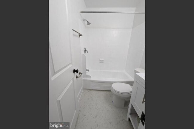 Building Photo - 7112 Donnell Pl