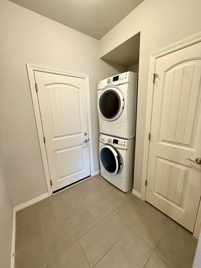 Building Photo - Beautiful 3 bed/ 2.5 bath Townhome in Berthoud