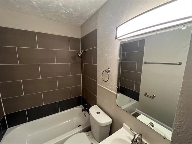 Building Photo - 3248 S Llewellyn Ave