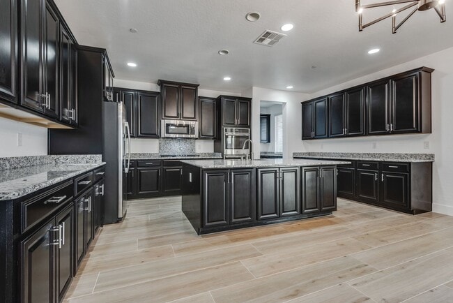 Building Photo - Welcome to your dream home located in the prestigious guard-gated community of Tuscany in Henderson!