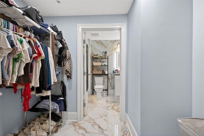 Building Photo - 1074 Peachtree Walk NE